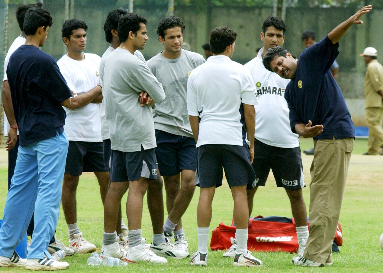 Kapil Dev talks to India's fast bowlers at the National Cricket Academy, Bangalore, June 13, 2004