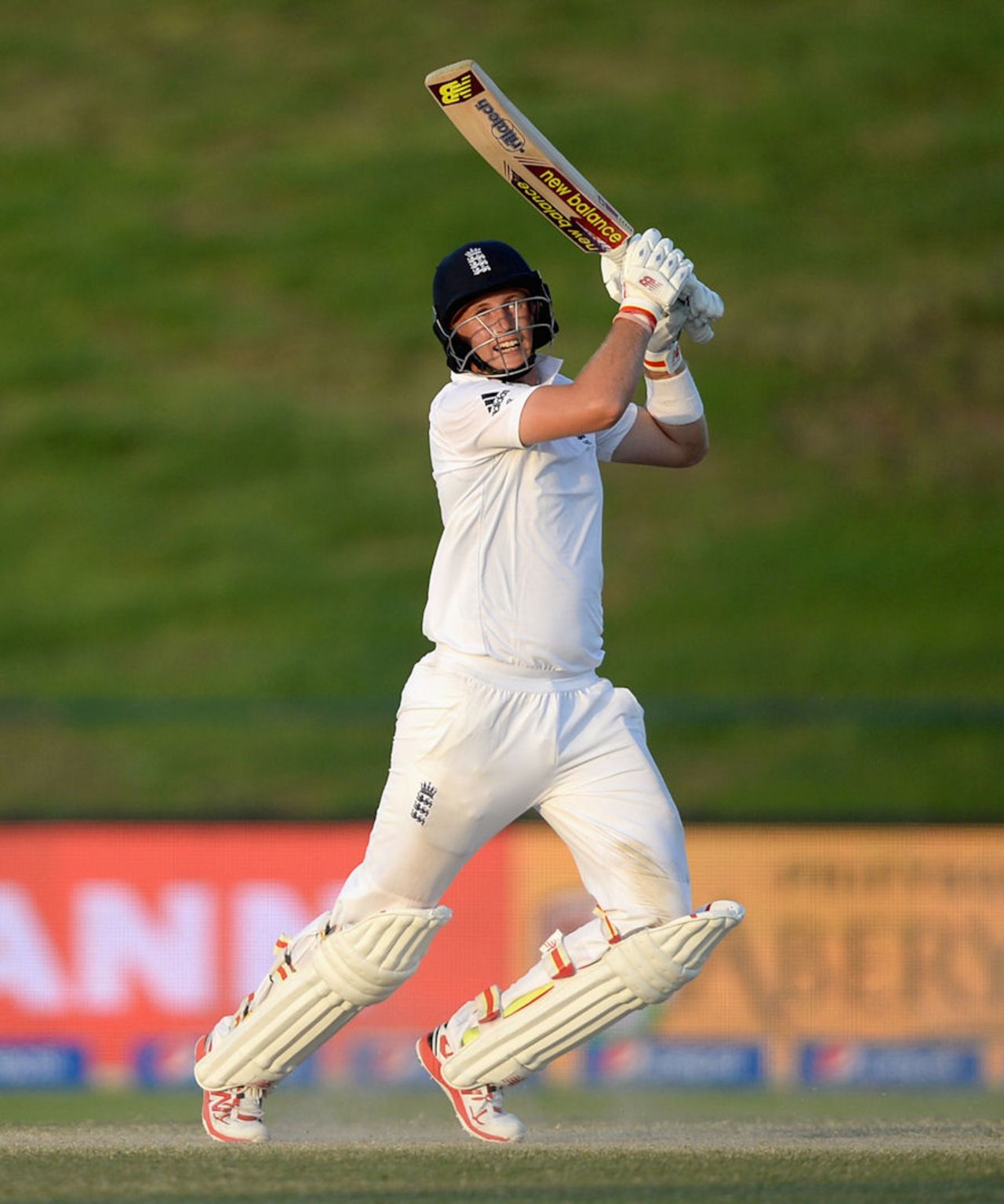 Joe Root took England within 25 runs of victory in Abu Dhabi, Pakistan v England, 1st Test, Abu Dhabi, 5th day, October 1, 2015