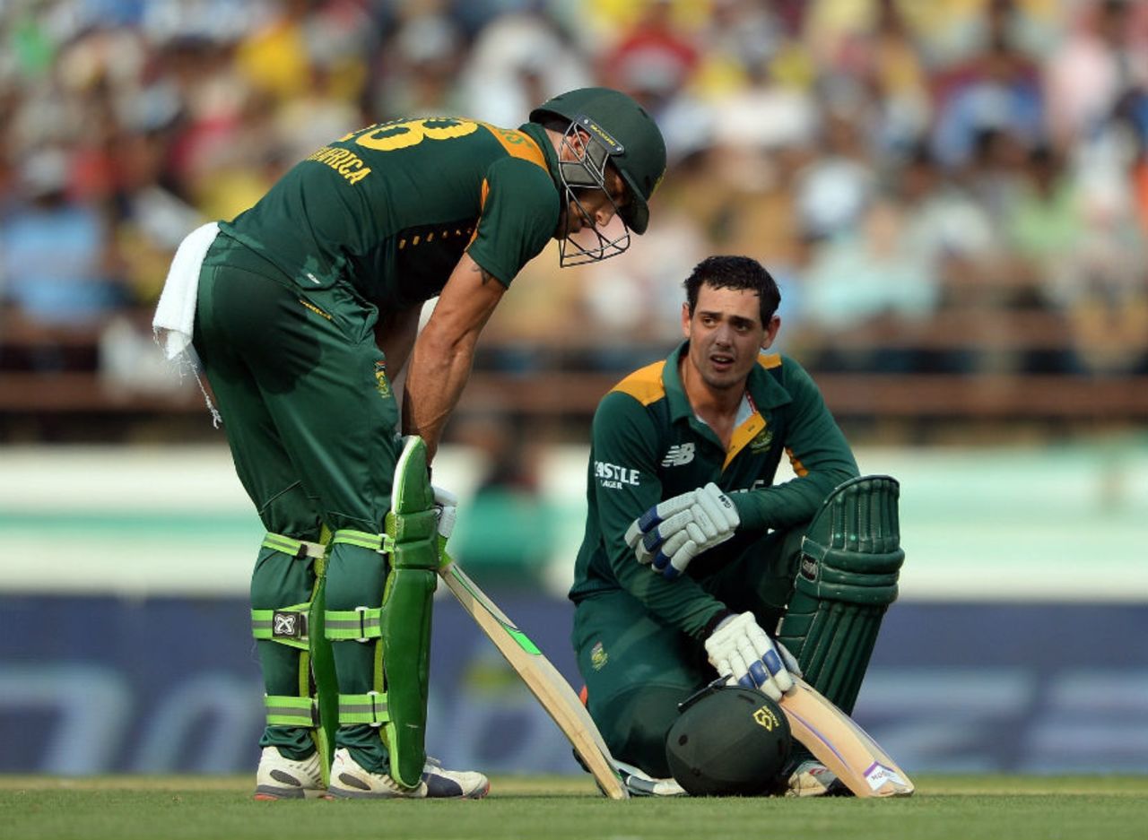 Quinton de Kock and Faf du Plessis had to battle the severe heat, India v South Africa, 3rd ODI, Rajkot, October 18, 2015