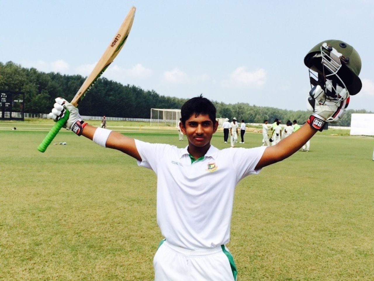 Shamim Hossain's 226 helped his team to a big total, BCB Under-17 v CAB Under-17, 3rd day, Cox's Bazar, October 18, 2015