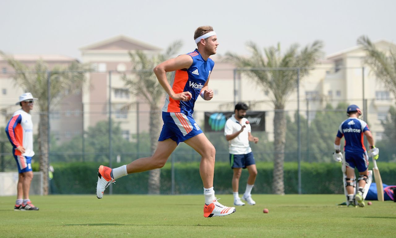 Stuart Broad runs in while training, Dubai, October 20, 2015