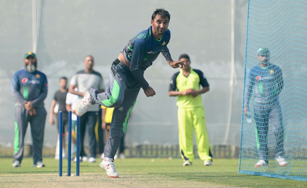 Bilal Asif joined the Pakistan squad ahead of the second Test, Dubai, October 20, 2015