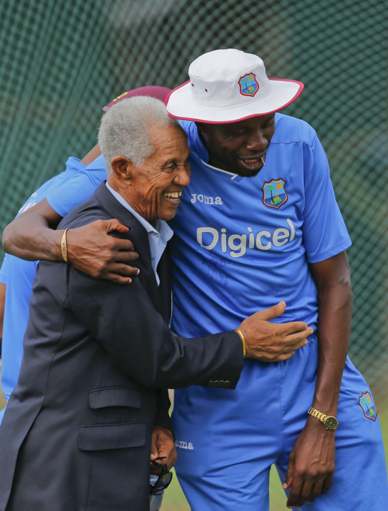 Curtly Ambrose gets a hug from Garry Sobers, Colombo, October 21, 2015