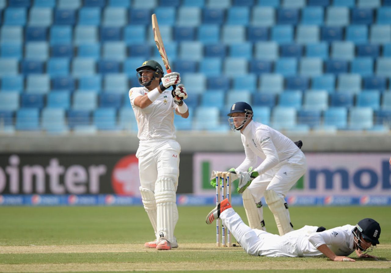 Misbah-ul-Haq hits Adil Rashid into the deep, Pakistan v England, 2nd Test, Dubai, 1st day, October 22, 2015