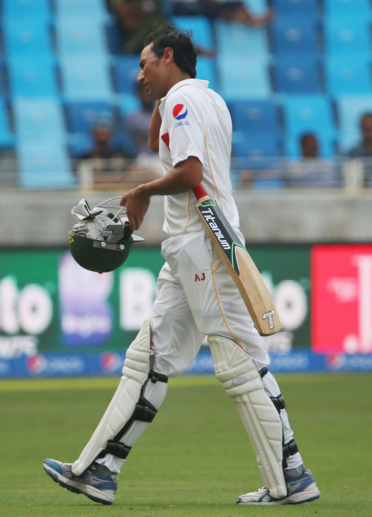 Younis Khan was caught behind for 56 after tea, Pakistan v England, 2nd Test, Dubai, 1st day, October 22, 2015
