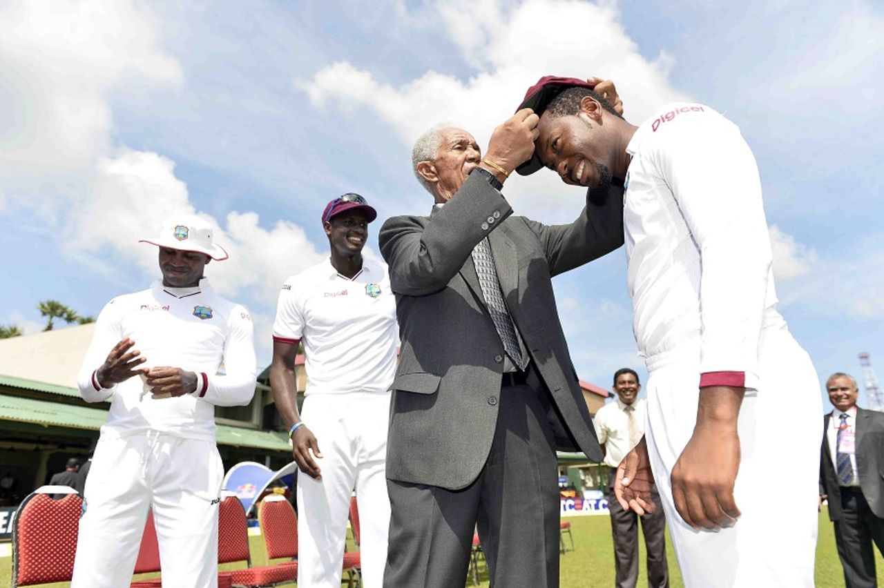 Garry Sobers presents Jomel Warrican with his maiden Test cap, Sri Lanka v West Indies, 2nd Test, Colombo, 1st day, October 22, 2015