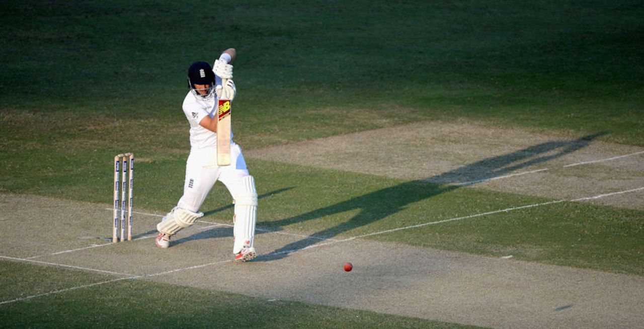 Joe Root casts a shadow over Pakistan's bowlers in Dubai , Pakistan v England, 2nd Test, Dubai, 2nd day, October 23, 2015