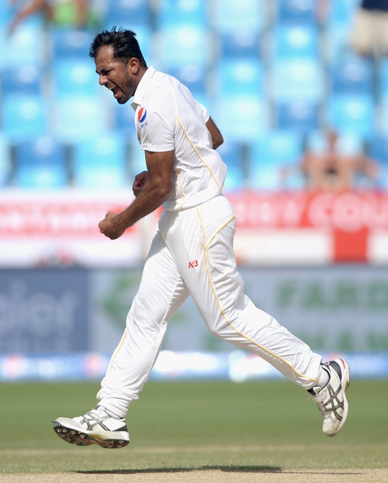 Wahab Riaz removed Joe Root early on, Pakistan v England, 2nd Test, Dubai, 3rd day, October 24, 2015