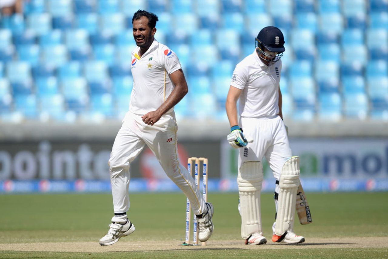 Jos Buttler's poor form continued as he fell for a duck to Wahab Riaz, Pakistan v England, 2nd Test, Dubai, 3rd day, October 24, 2015