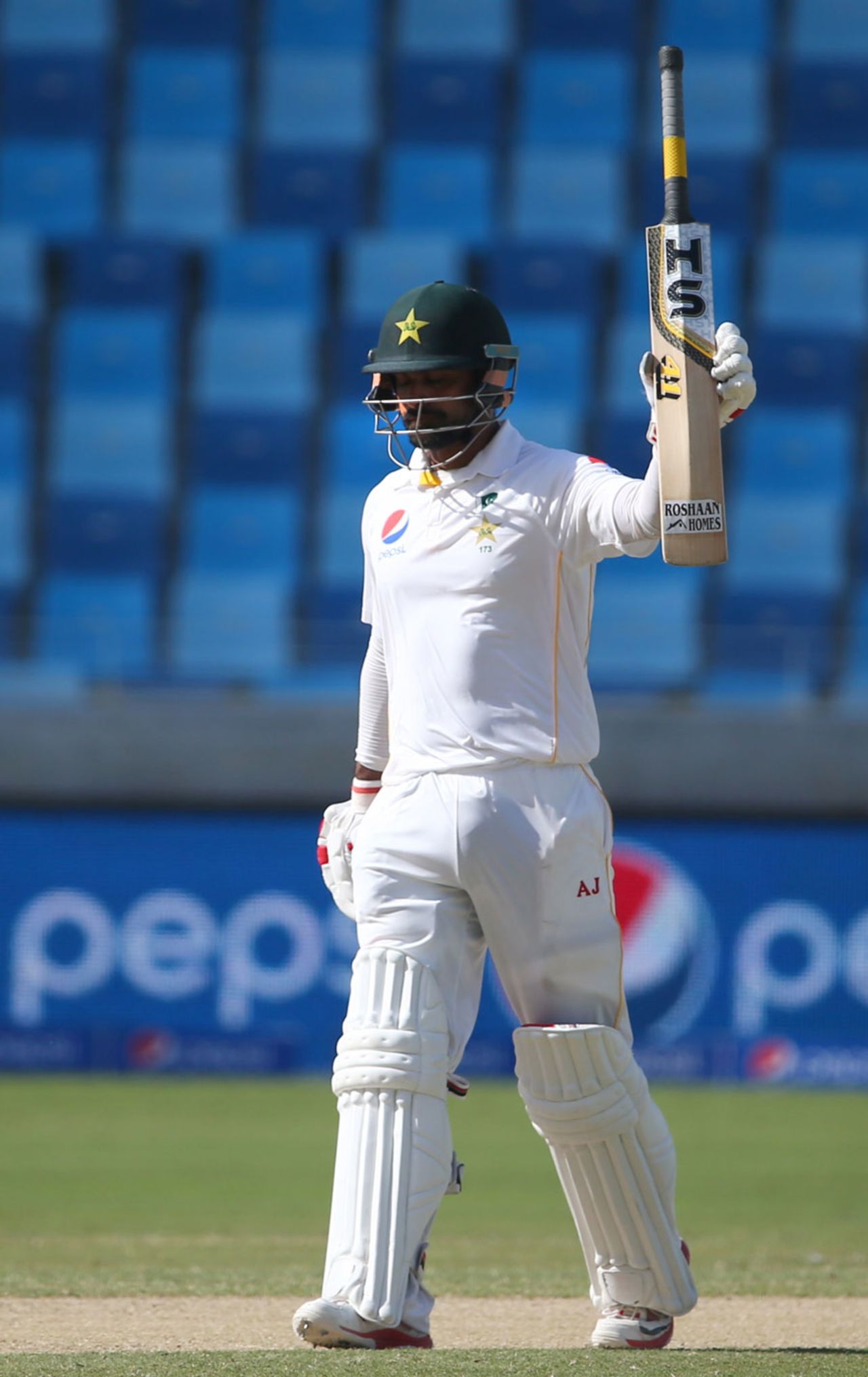 Mohammad Hafeez acknowledges his fifty, Pakistan v England, 2nd Test, Dubai, 3rd day, October 24, 2015