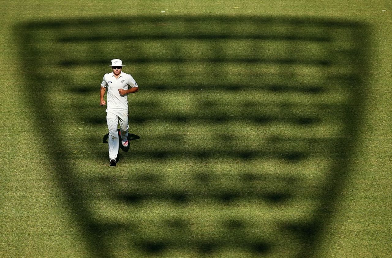 Doug Bracewell in the deep as the shadows lengthen, Cricket Australia XI v New Zealand, Canberra, 1st day, October 24, 2015