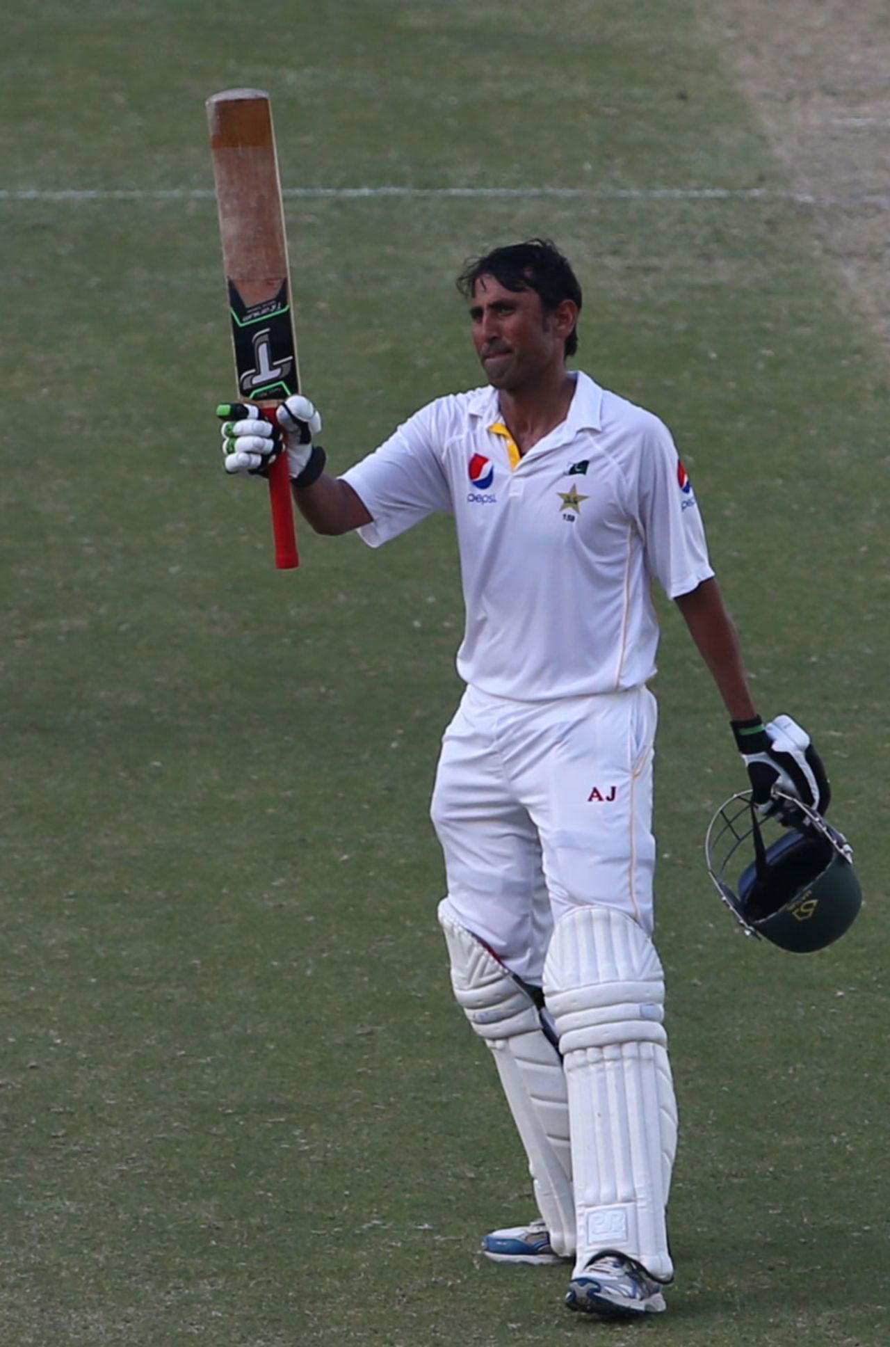 Younis Khan became the first Pakistani to make 9000 Test runs, Pakistan v England, 2nd Test, Dubai, 3rd day, October 24, 2015