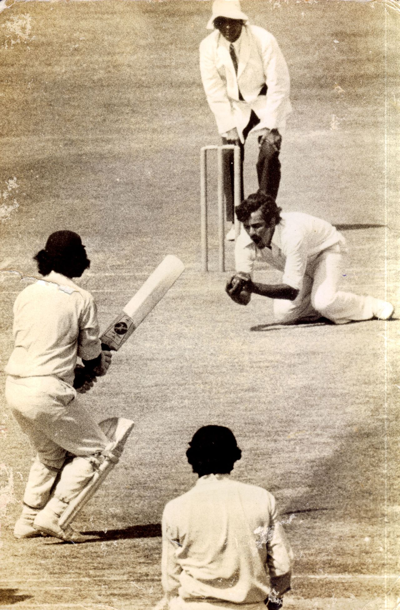 Offspinnner V Ramnarayan catches Gundappa Viswanath for 67 off his own bowling, Karnataka v Hyderabad, Ranji Trophy South Zone League, Bangalore, 1st day, December 4, 1976