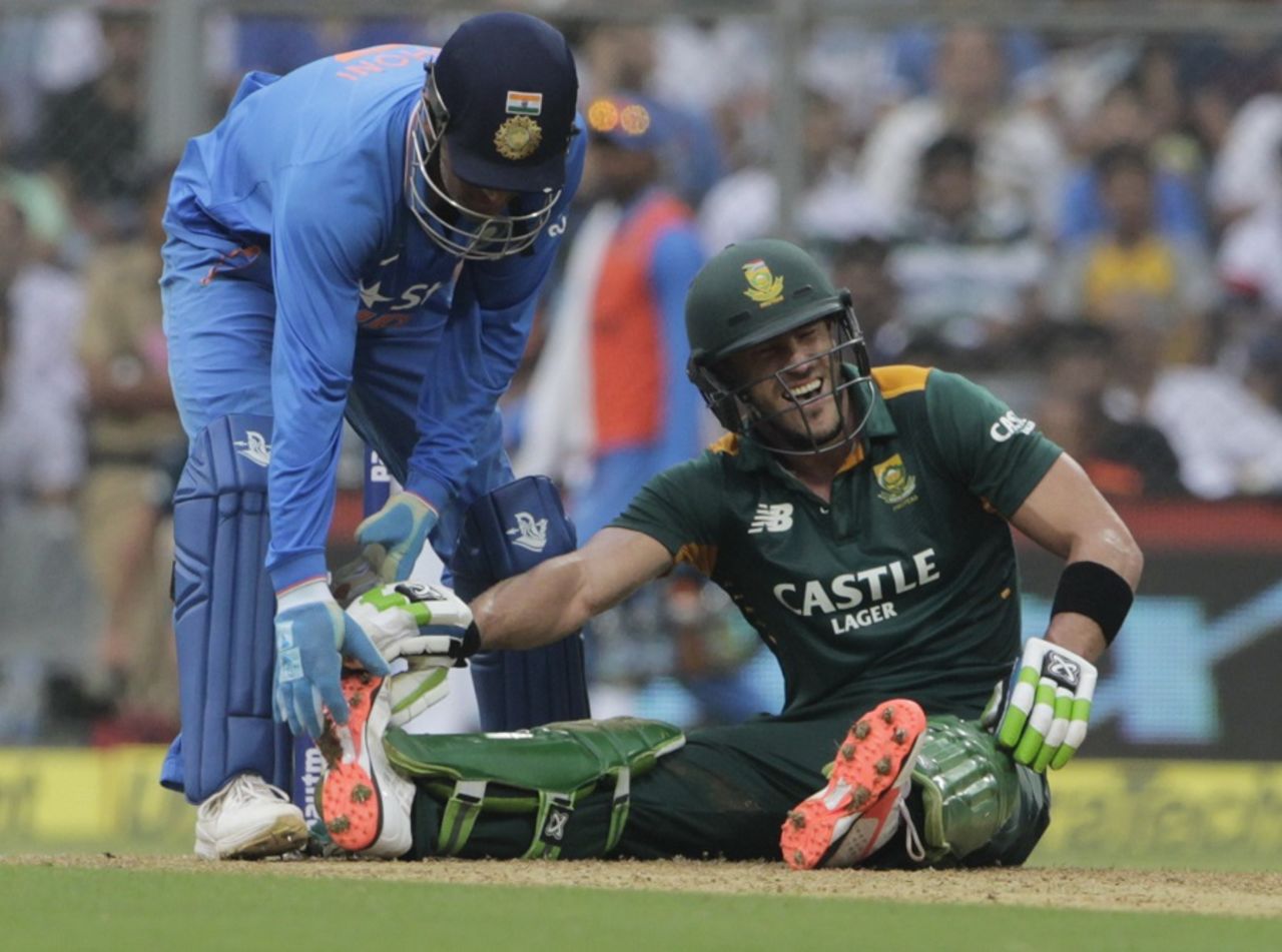 Faf du Plessis goes down after suffering cramps, India v South Africa, 5th ODI, Mumbai, October 25, 2015