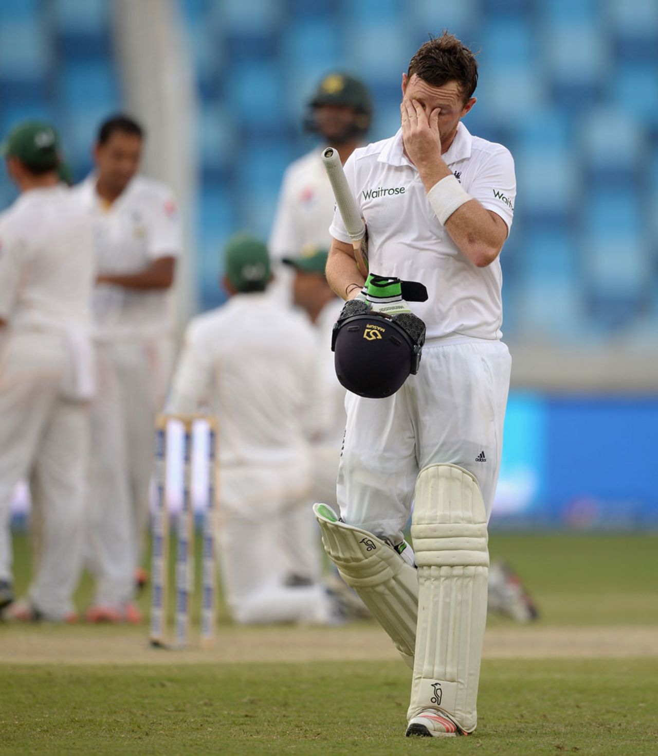 Ian Bell was given out on review for 46, Pakistan v England, 2nd Test, Dubai, 4th day, October 25, 2015