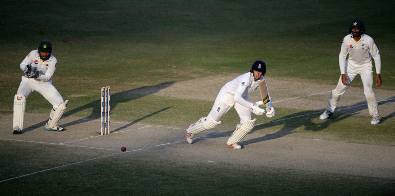 Joe Root led England's resistance with his second half-century of the match, Pakistan v England, 2nd Test, Dubai, 4th day, October 25, 2015