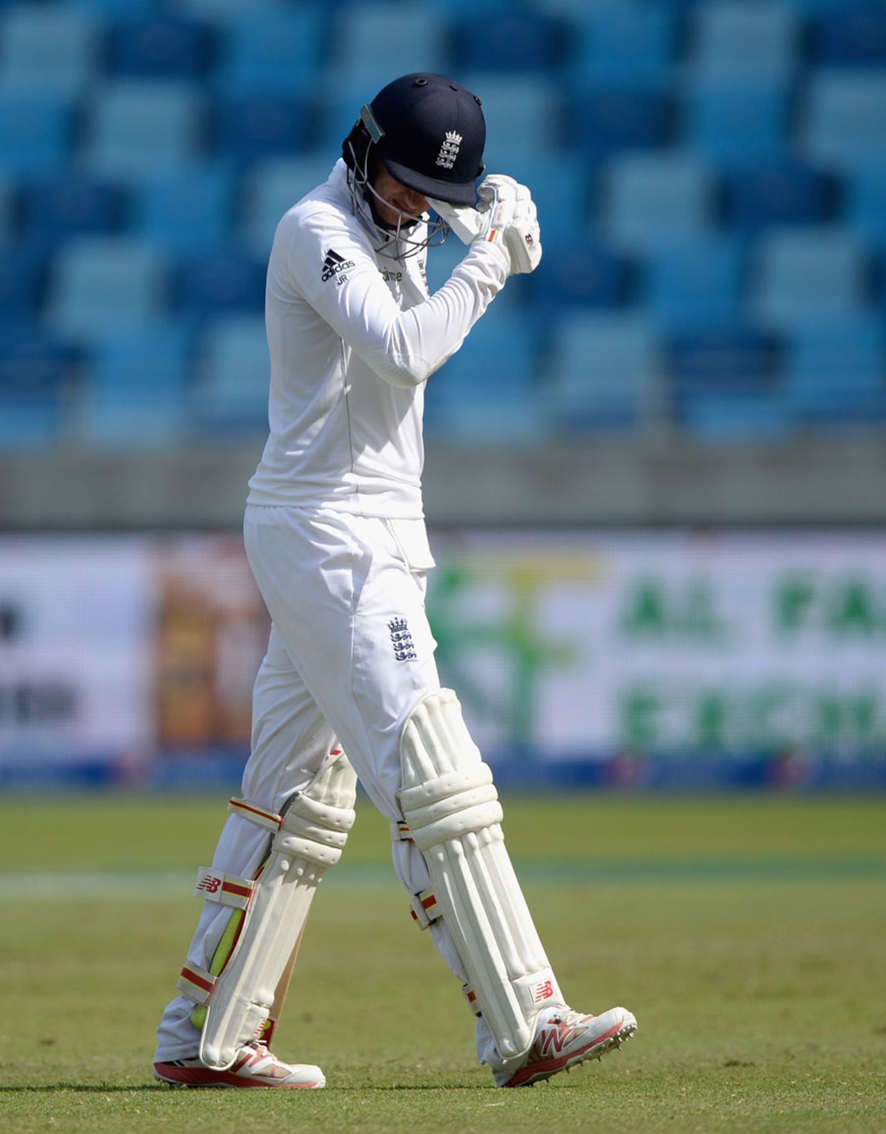 Joe Root walks off after falling for 71, Pakistan v England, 2nd Test, Dubai, 5th day, October 26, 2015