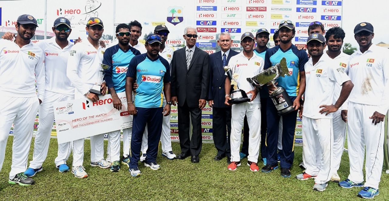 The victorious Sri Lankan players with Garry Sobers and Michael Tissera, Sri Lanka v West Indies, 2nd Test, P Sara Oval, Colombo, 5th day, October 26, 2015