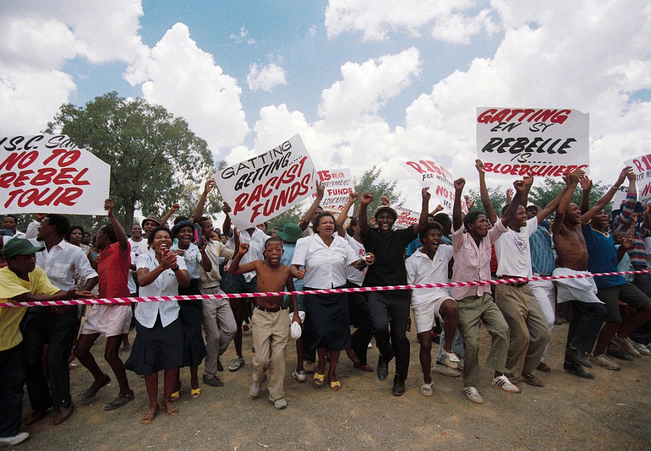 Blacks in South Africa protest England's rebel tour, Bloemfontein, January 3, 1990