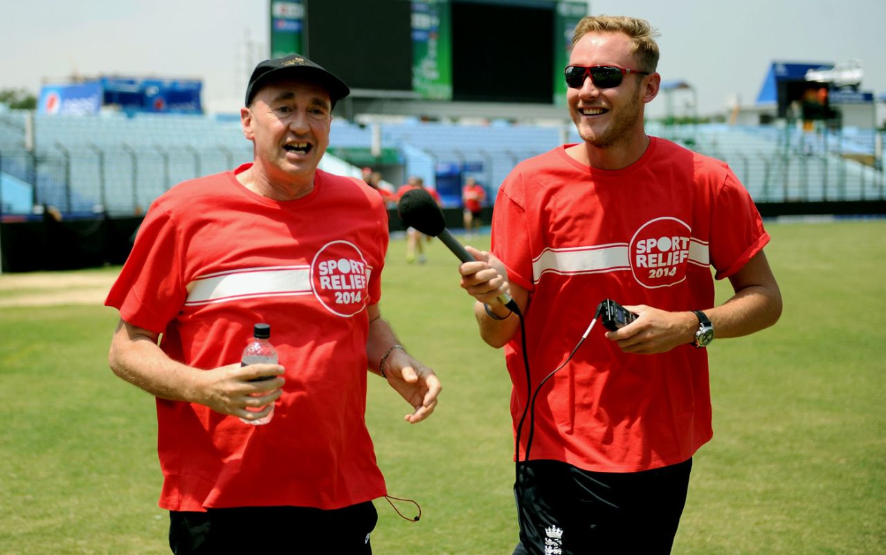 Stuart Broad interviews BBC commentator Jonathan Agnew as they take part in the Sport Relief mile in Chittagong, March 23, 2014