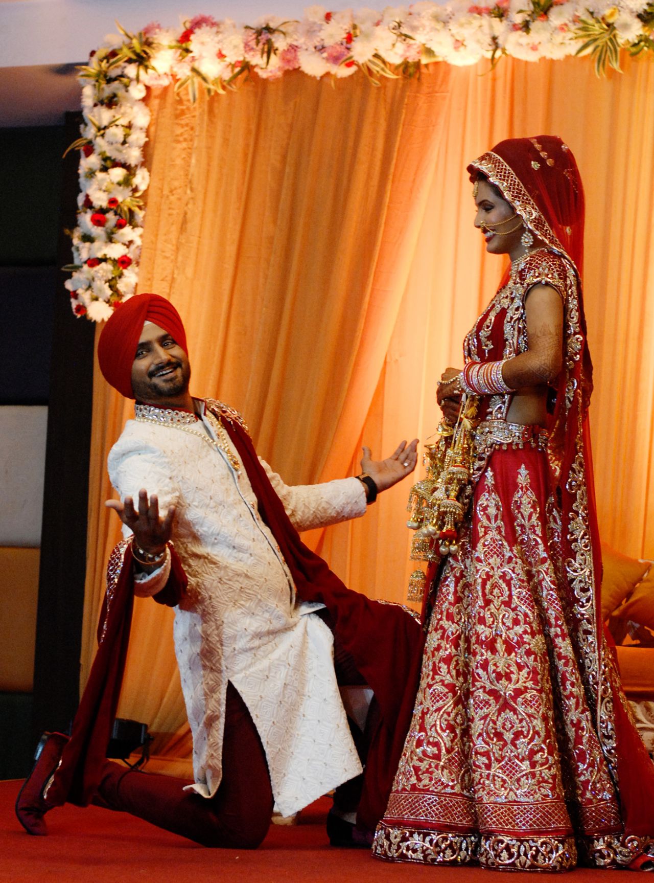 Harbhajan Singh with actor Geeta Basra at their wedding ceremony, Jalandhar, October 29, 2015