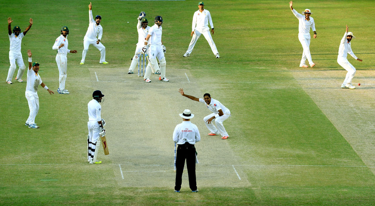Zulfiqar Babar appeals for James Anderson's wicket, Pakistan v England, 2nd Test, Dubai, 5th day, October 26, 2015