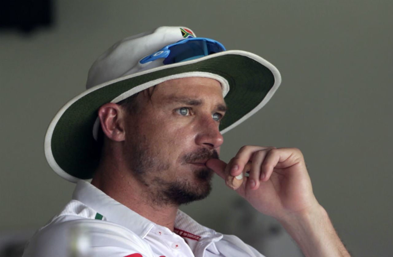 Dale Steyn takes a breather, Indian Board President's XI v South Africans, Mumbai, October 30, 2015, day 1