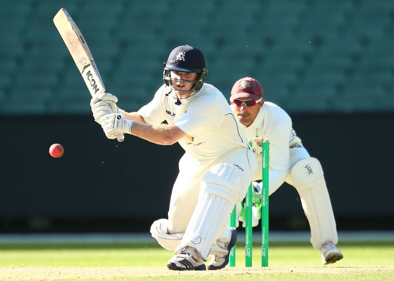 Travis Dean shapes to play the sweep, Victoria v Queensland, Sheffield Shield, Melbourne, 4th day, October 31, 2015 