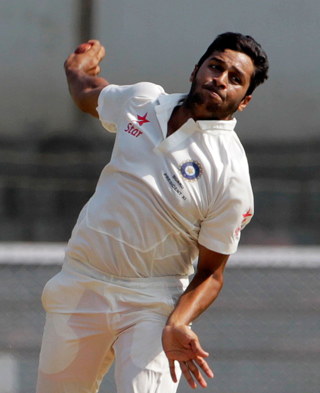 Shardul Thakur bowls to the South African batsmen during the tour game, Indian Board President's XI v South Africans, Mumbai, 2nd day, October 31, 2015