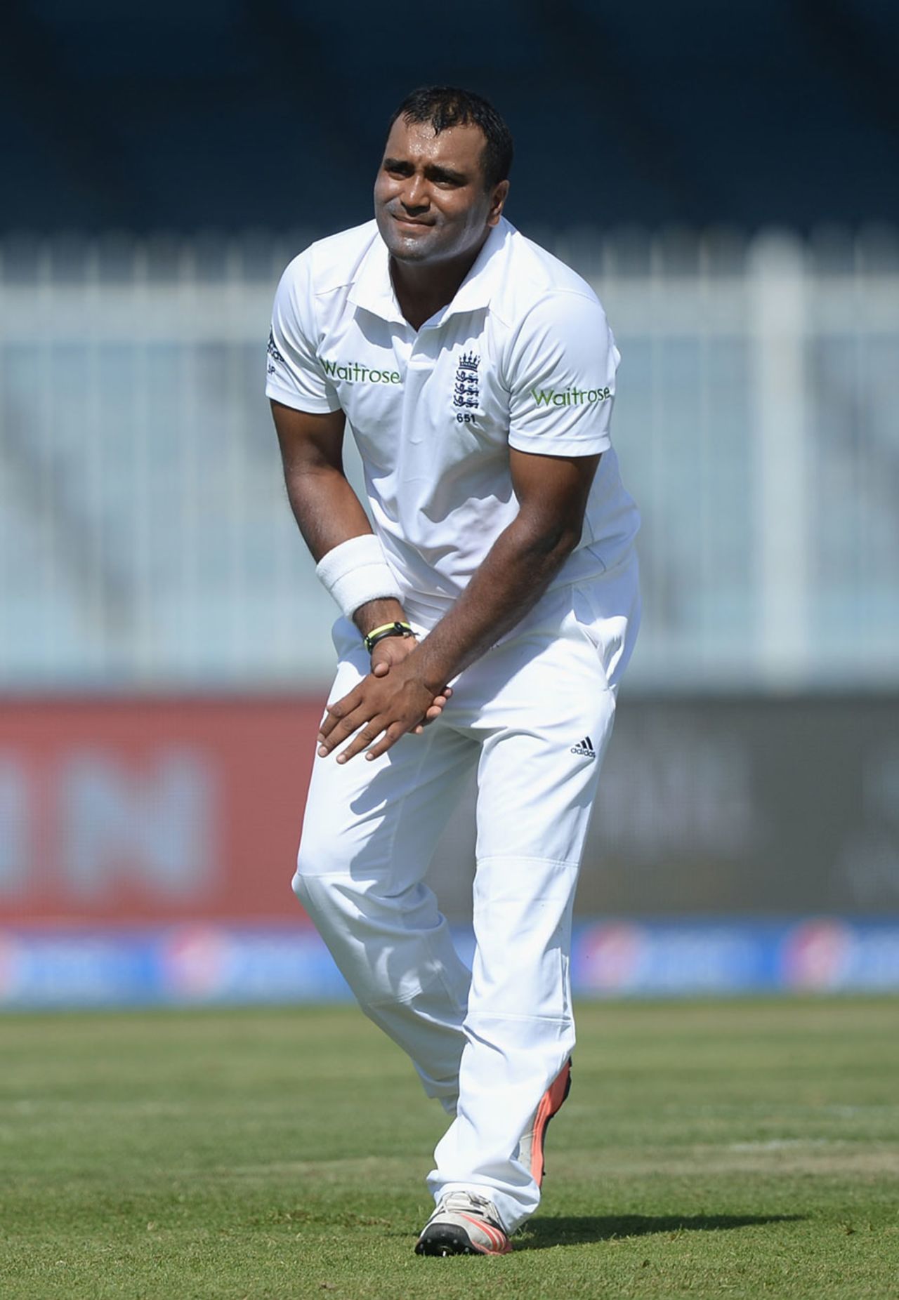 Samit Patel suffered a finger injury in his first over, Pakistan v England, third Test, Sharjah, 1st day, November 1, 2015