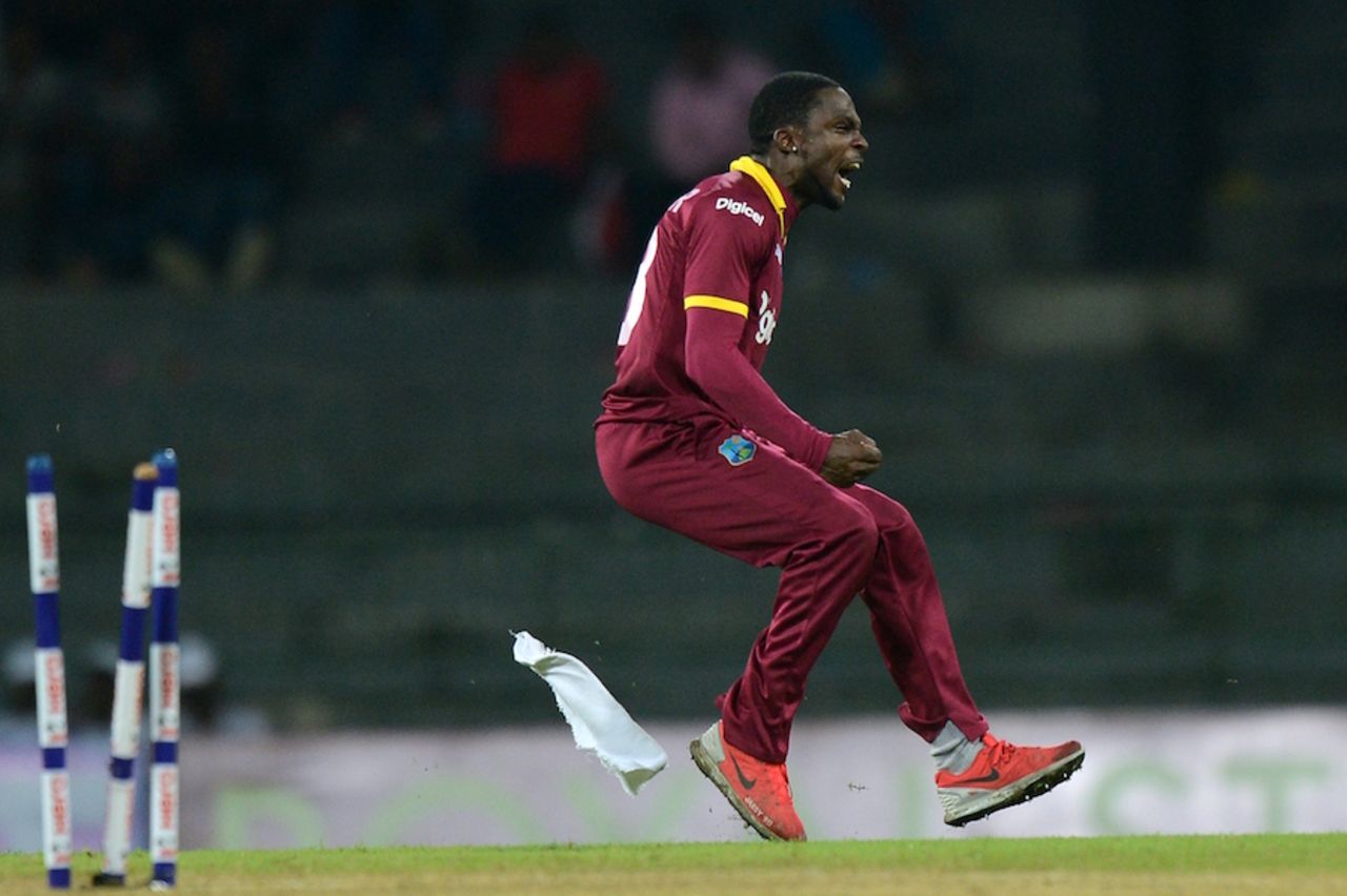 Jonathan Carter took two wickets in two balls in the 24th over, Sri Lanka v West Indies, 1st ODI, Colombo, November 1, 2015