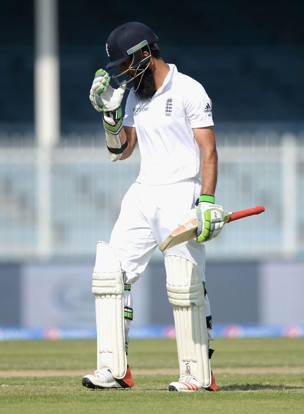 Moeen Ali walks after another low score, Pakistan v England, 3rd Test, Sharjah, 2nd day, November 2, 2015
