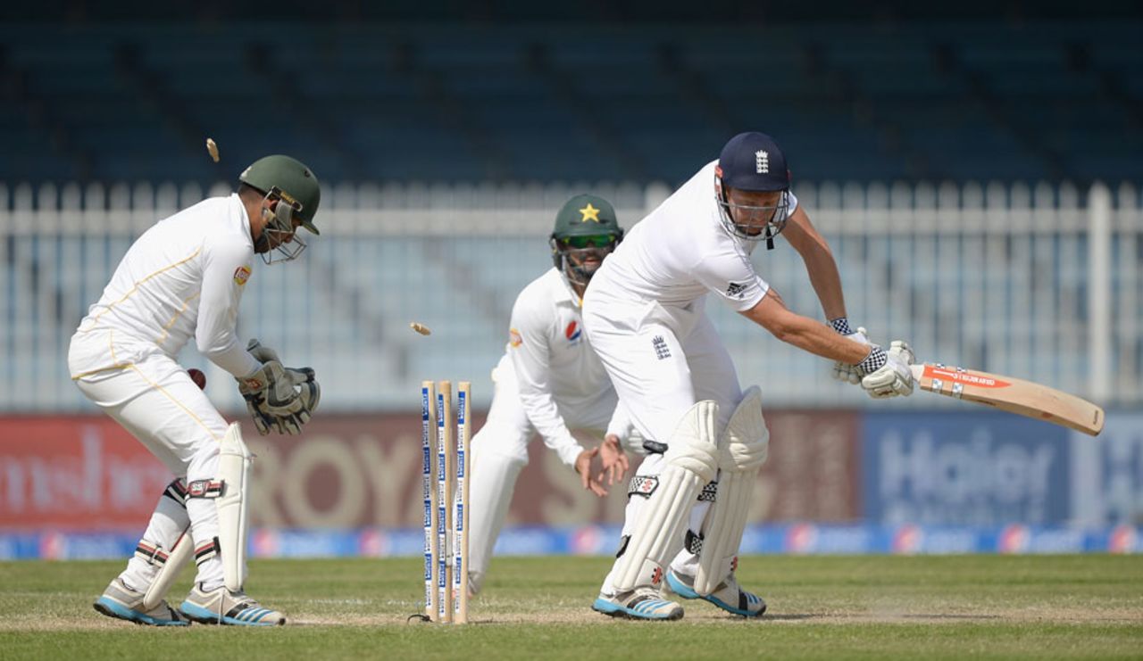 Jonny Bairstow was defeated by Zulfiqar Babar, Pakistan v England, 3rd Test, Sharjah, 3rd day, November 3, 2015