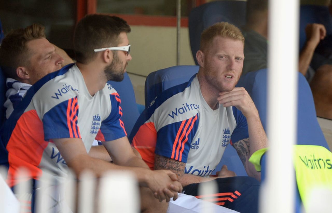 Ben Stokes was out his sling after suffering a collar bone joint injury, Pakistan v England, 3rd Test, Sharjah, 3rd day, November 3, 2015