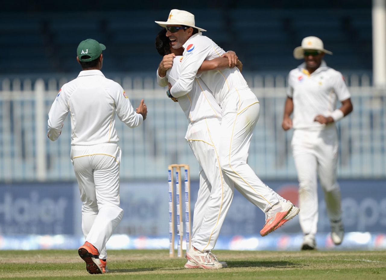 Misbah-ul-Haq leaps into Zulfiqar Babar's arms, Pakistan v England, 3rd Test, Sharjah, 3rd day, November 3, 2015