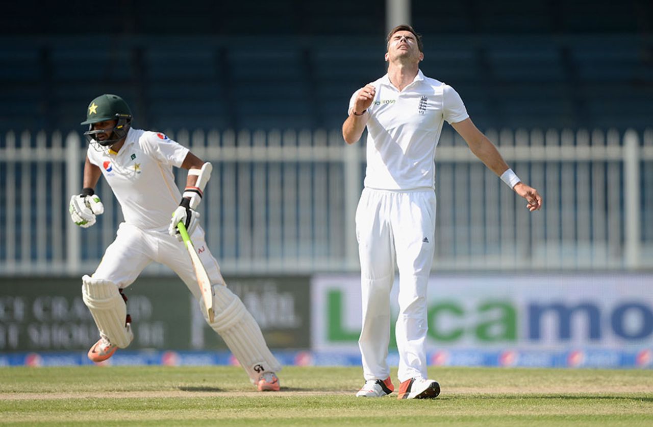 James Anderson feels the frustration as Pakistan eat into England's lead, Pakistan v England, 3rd Test, Sharjah, 3rd day, November 3, 2015