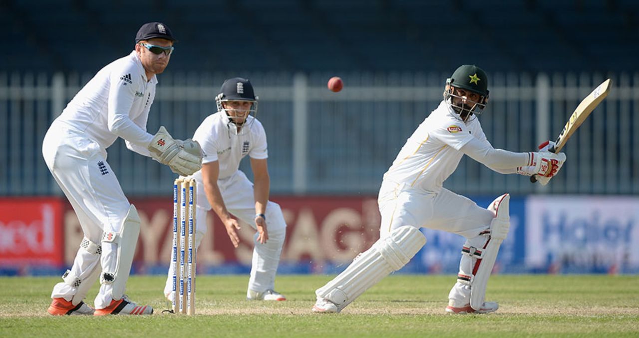 Mohammad Hafeez started positively against England's spinners, Pakistan v England, 3rd Test, Sharjah, 3rd day, November 3, 2015