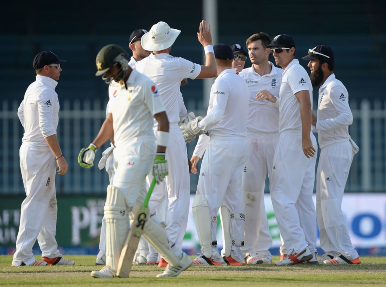 James Anderson removed Shoaib Malik for a golden duck, Pakistan v England, 3rd Test, Sharjah, 3rd day, November 3, 2015