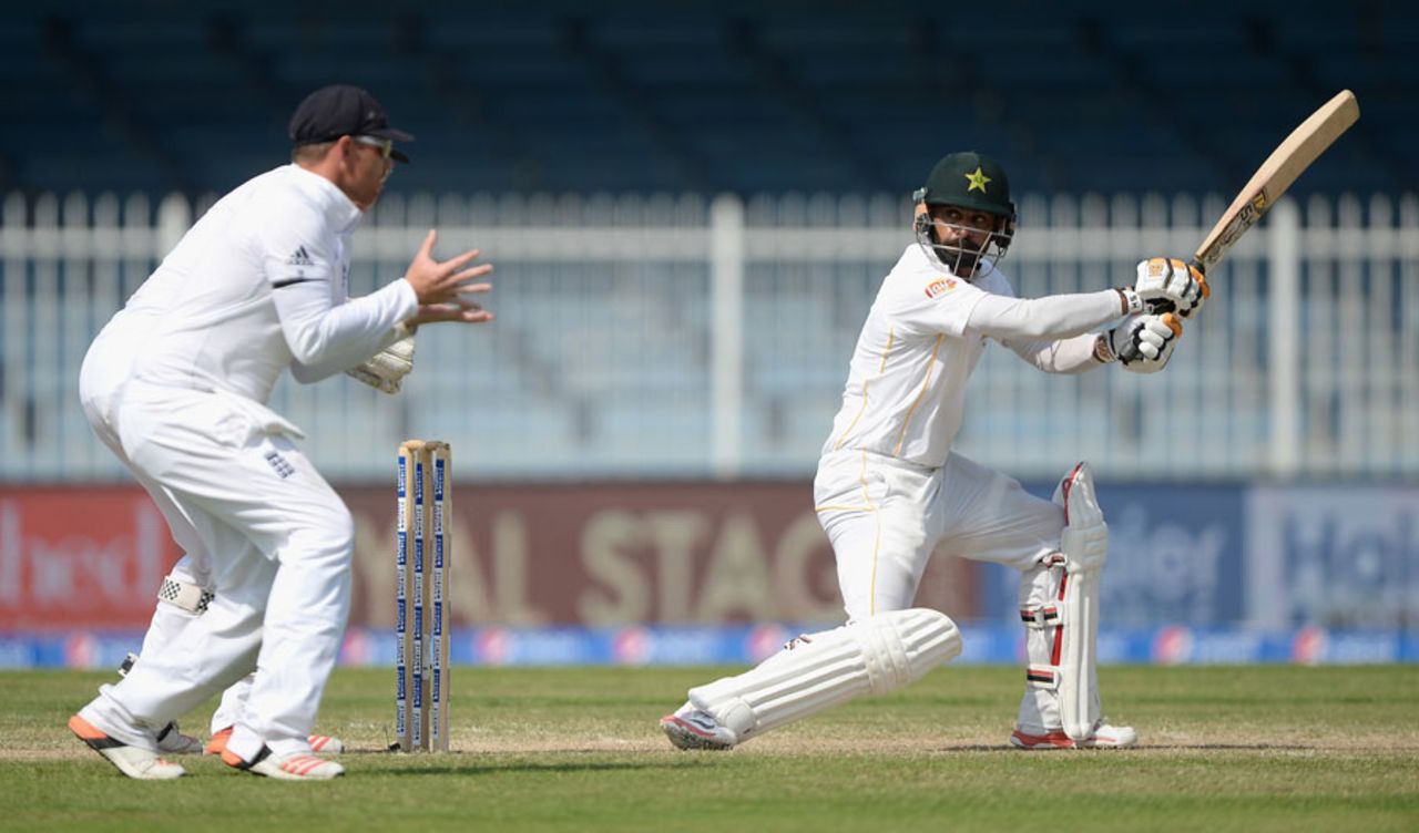 Mohammad Hafeez continued to accumulate, Pakistan v England, 3rd Test, Sharjah, 4th day, November 4, 2015