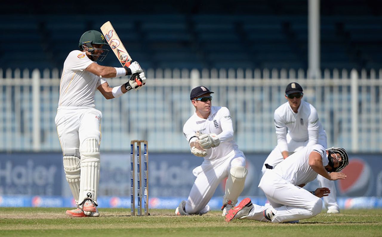Misbah-ul-Haq was as solid as ever in the morning session, Pakistan v England, 3rd Test, Sharjah, 4th day, November 4, 2015