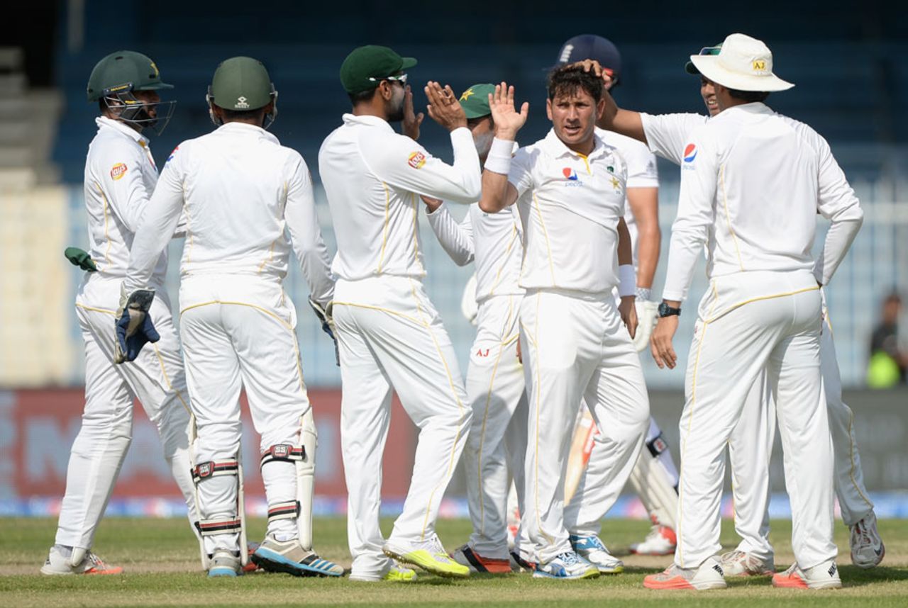 Yasir Shah took the key wicket of Joe Root, Pakistan v England, 3rd Test, Sharjah, 5th day, November 5, 2015
