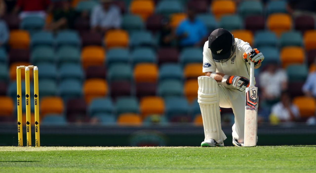 Tom Latham catches his breath, Australia v New Zealand, 1st Test, Brisbane, 2nd day, November 6, 2015