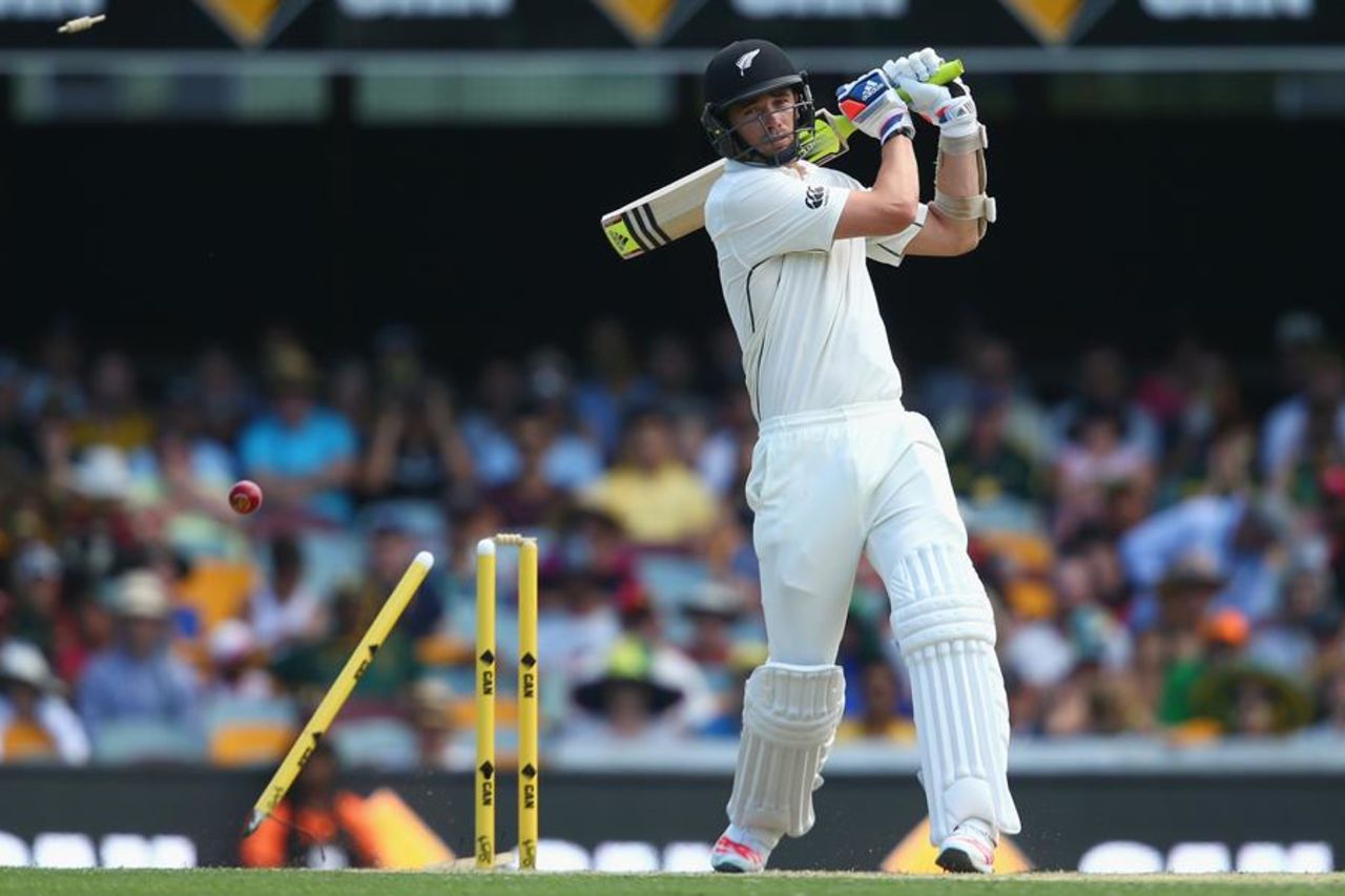 Tim Southee loses his off stump, Australia v New Zealand, 1st Test, Brisbane, 3rd day, November 7, 2015