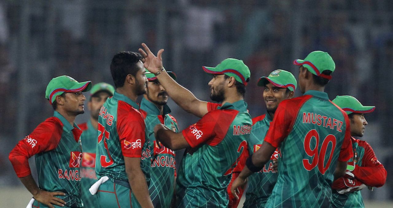 Bangladesh gather around Shakib Al Hasan to celebrate the fall of a wicket, Bangladesh v Zimbabwe, 1st ODI, Mirpur, November 7, 2015