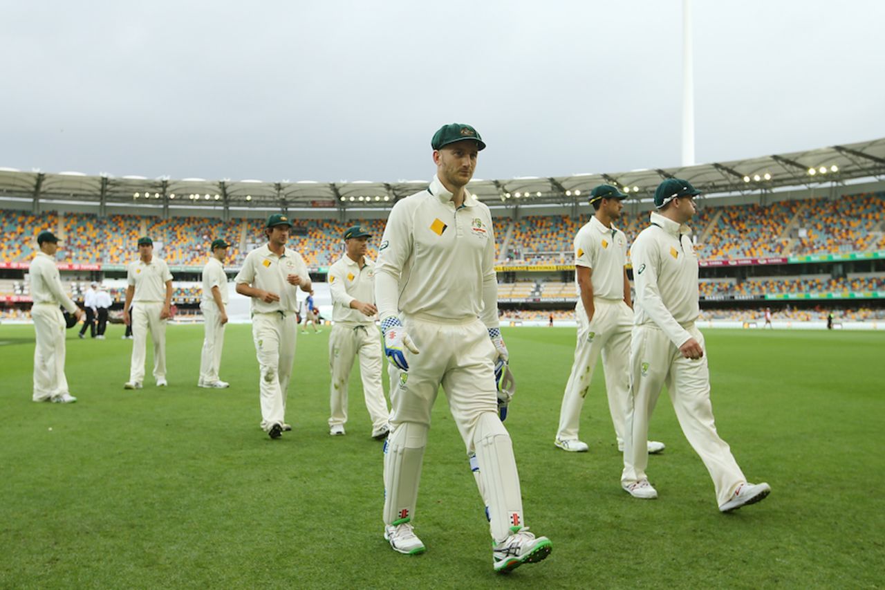 The Australian players walk off because of rain, Australia v New Zealand, 1st Test, Brisbane, 4th day, November 8, 2015