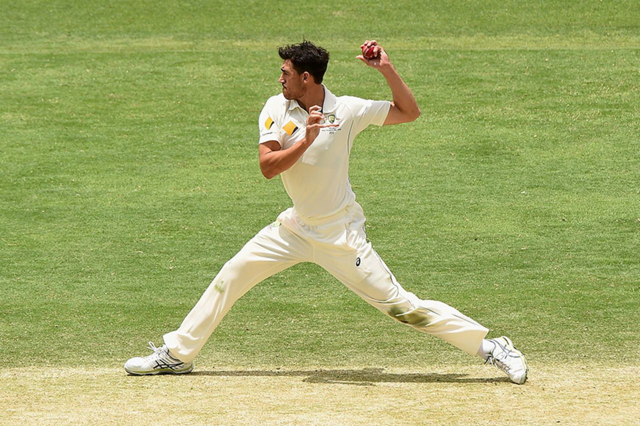 Mitchell Starc shapes to throw, Australia v New Zealand, 1st Test, Brisbane, 5th day, November 9, 2015