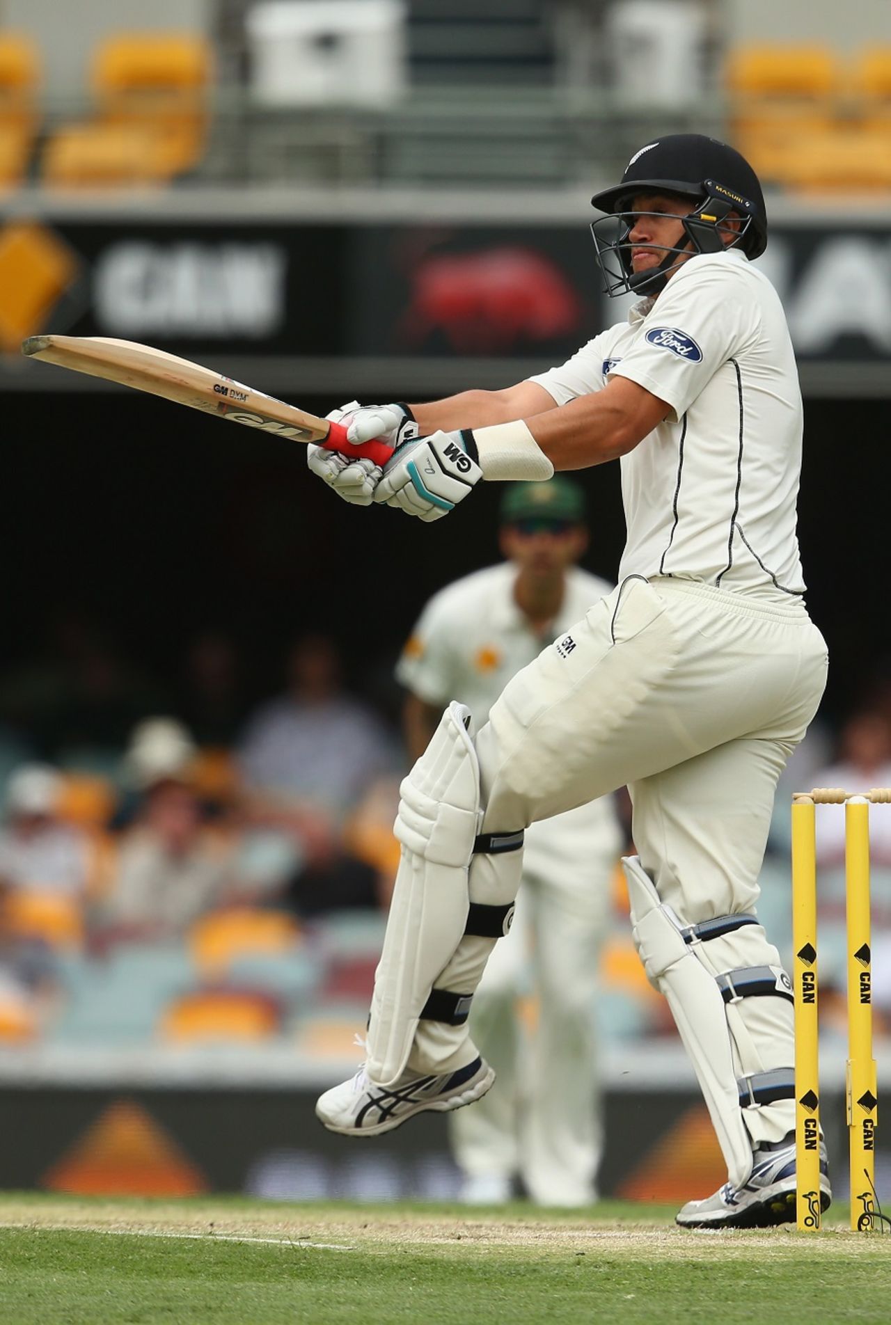 Ross Taylor plays a pull, Australia v New Zealand, 1st Test, Brisbane, 5th day, November 9, 2015