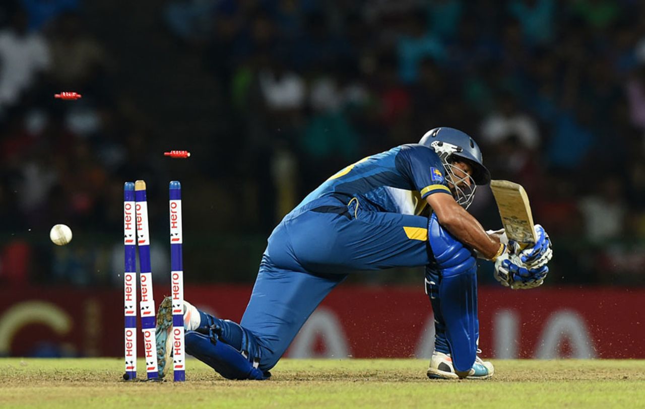 Tillakaratne Dilshan was bowled between his legs, Sri Lanka v West Indies, 1st T20, Pallekele, November 9, 2015