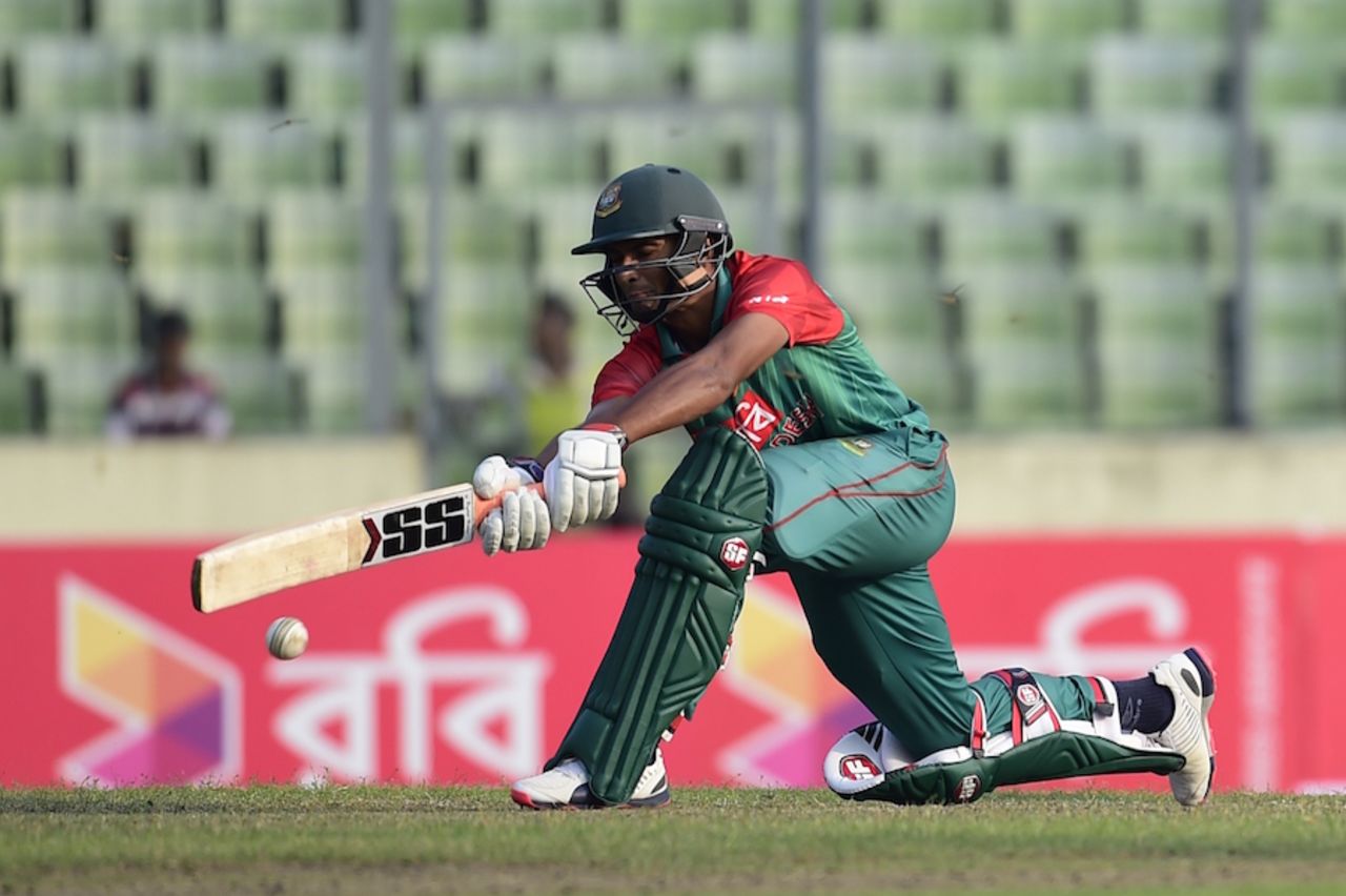 Mahmudullah plays a sweep shot during his fifty, Bangladesh v Zimbabwe, 3rd ODI, Mirpur, November 11, 2015