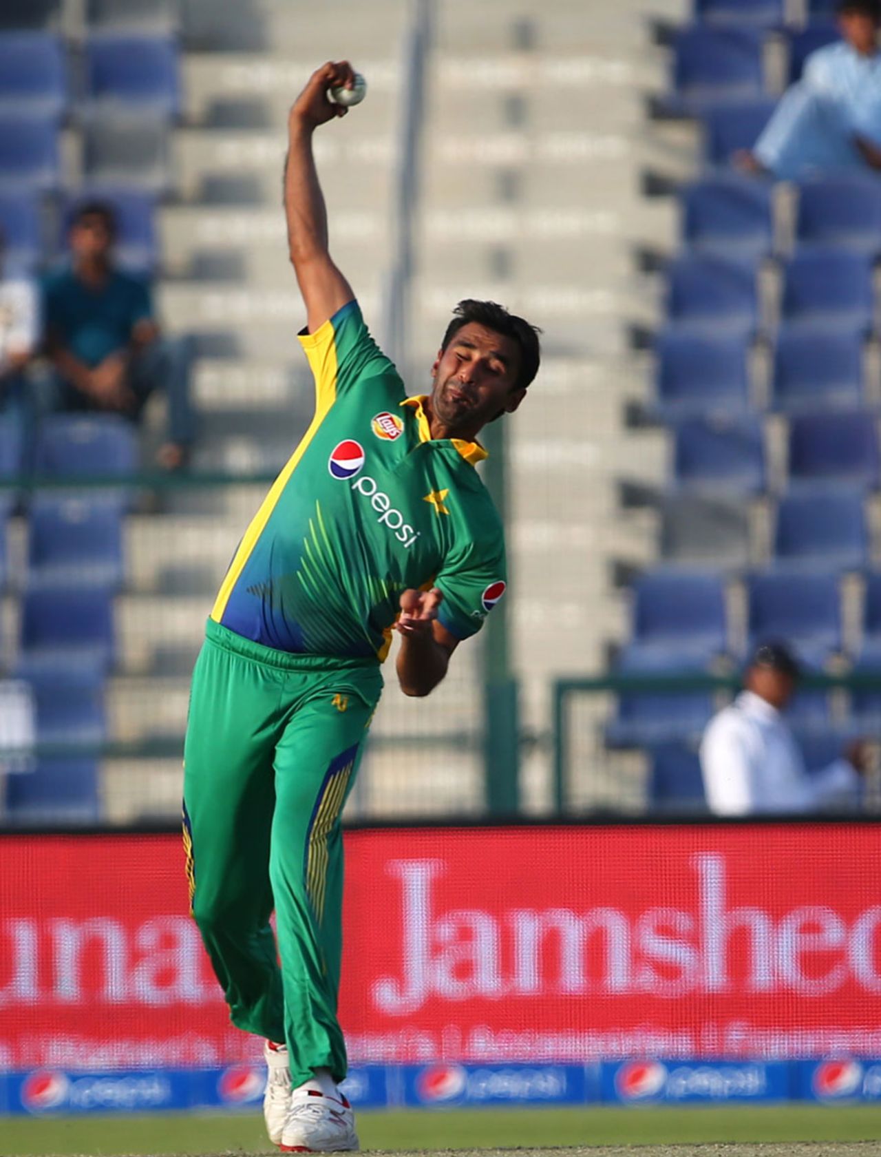 Bilal Asif in delivery stride , Pakistan v England, 1st ODI, Abu Dhabi, November 11, 2015